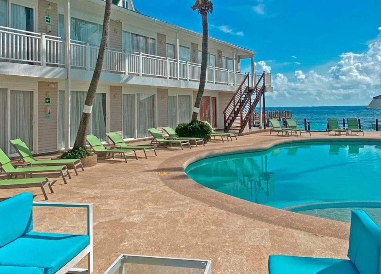 hotel-decamerón-los-delfines-piscina
