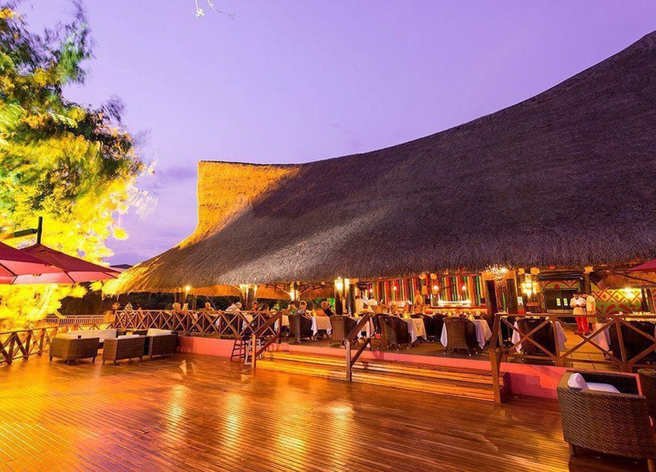 restaurante-exterior-hotel-decameron-baru